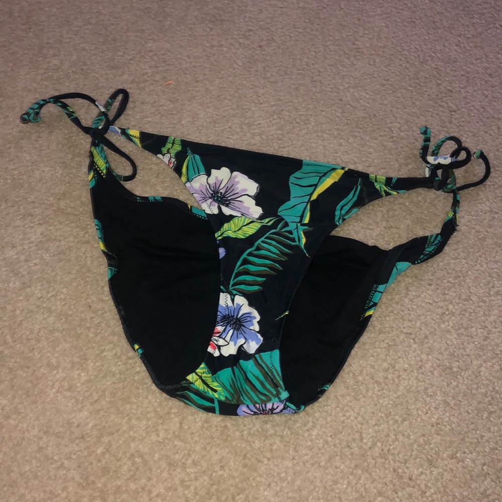 Floral pattern bikini bottoms
